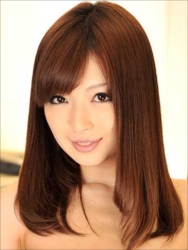 藤咲葵＝愛川香織