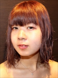 惣田佳香＝麻友